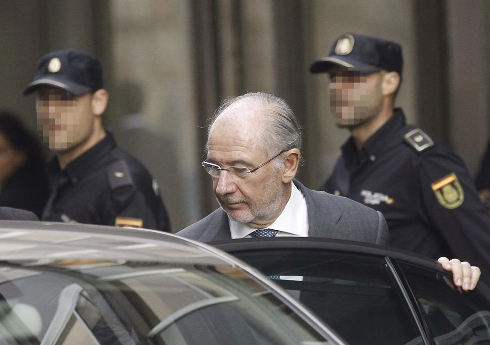 Foto: Rodrigo Rato, el 16 de octubre, a su salida de la Audiencia Nacional. (efe)