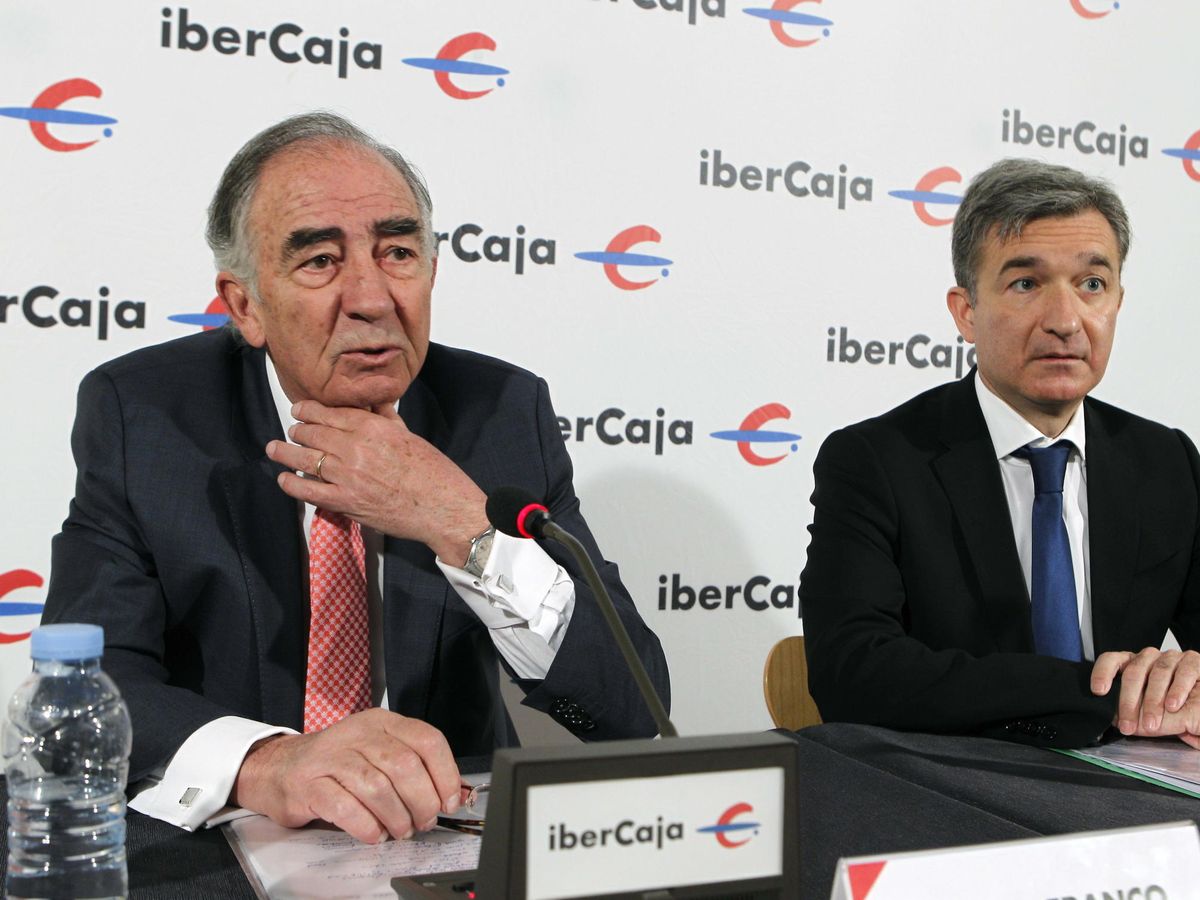 Foto: Amado Franco (i), presidente de la Fundación Ibercaja, y Víctor Iglesias (d), CEO del banco. (EFE/Javier Belver)
