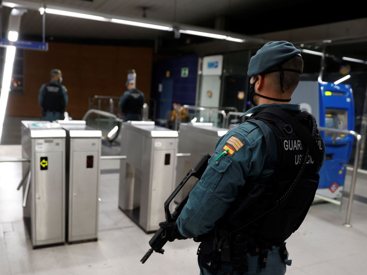 Foto: Despliegue de la Guardia Civil en el marco del dispositivo antibandas de Madrid. (EFE/Mariscal)