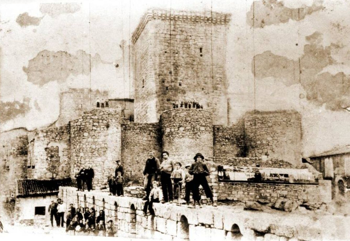 El castillo, a principios del siglo XX (Fuente: Patrihum Casmi)