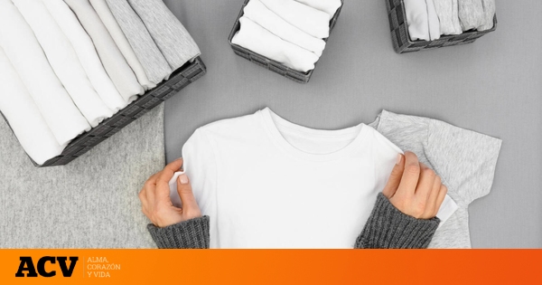 El ingenioso truco para doblar camisetas de forma impecable y ahorrar ...
