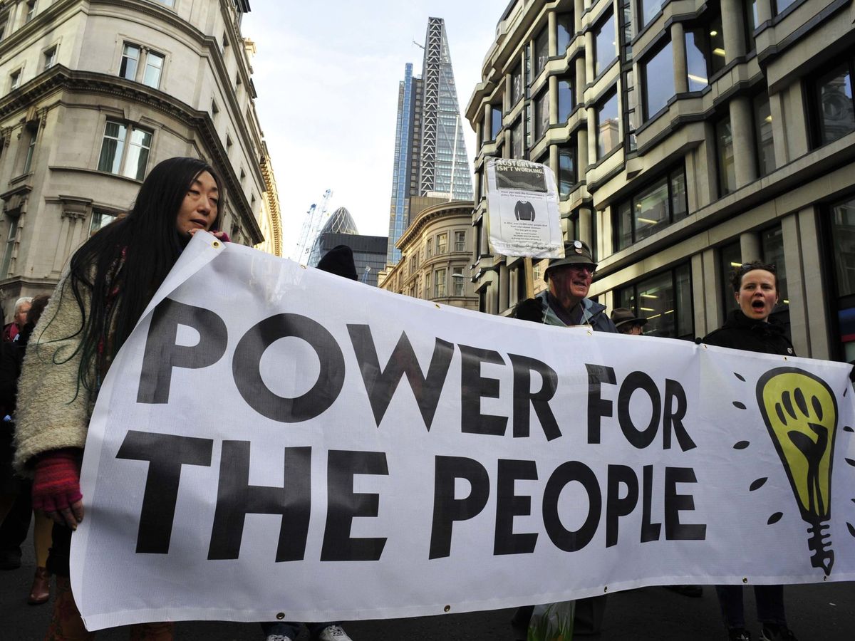 Foto: Protestas por el precio de la luz en Londres. (Reuters)
