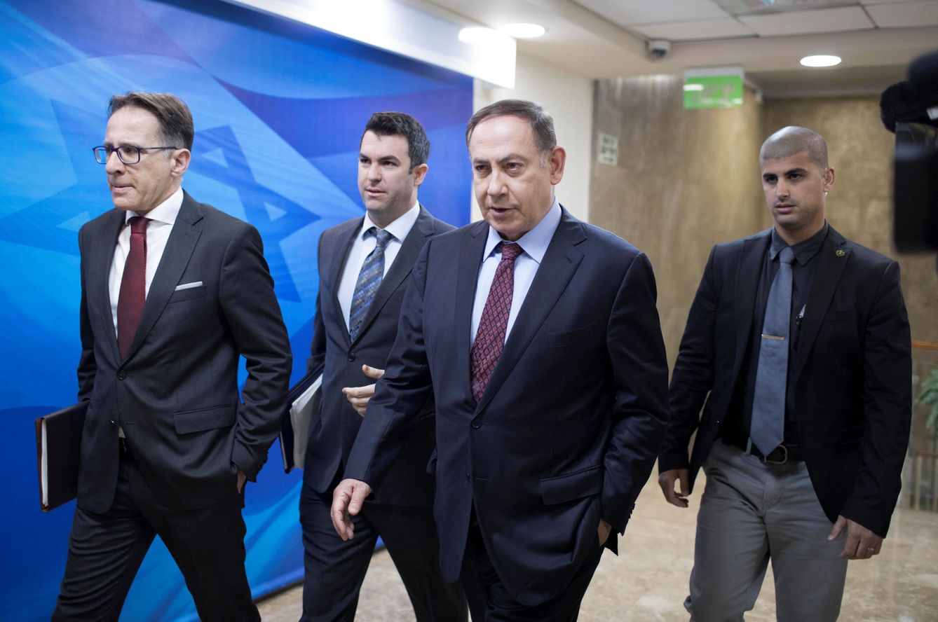 El primer ministro israelí Benyahim Netanyahu llega a una reunión del Gobierno en Jerusalén, el 9 de abril de 2017. (Reuters)