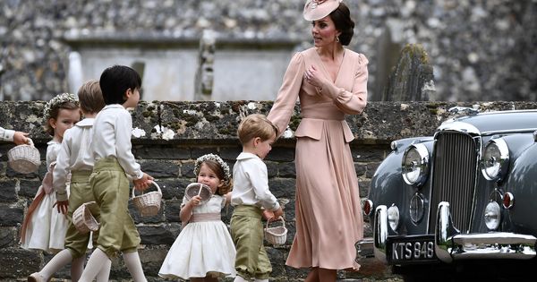 Foto: La duquesa de Cambridge con sus hijos en la boda de Pippa Middleton. (Reuters)