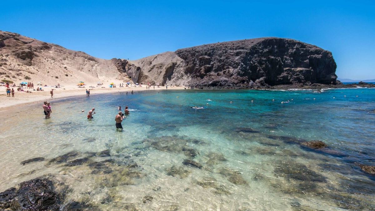 Playa Papagayo: el paraíso en Lanzarote donde disfrutan Helen Lindes o Laura Ponte