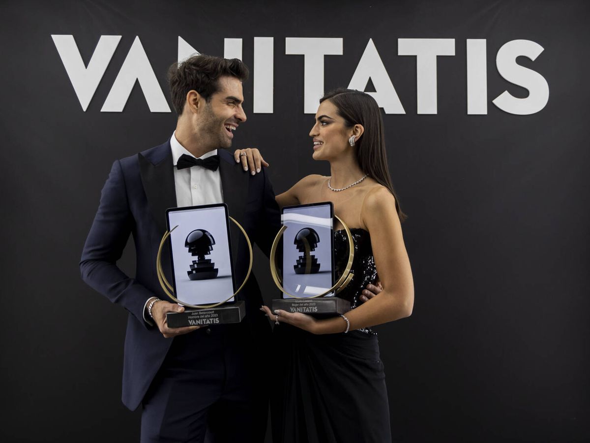 Foto: Juan Betancourt y Marta Lozano, con sus premios. (Mario García)
