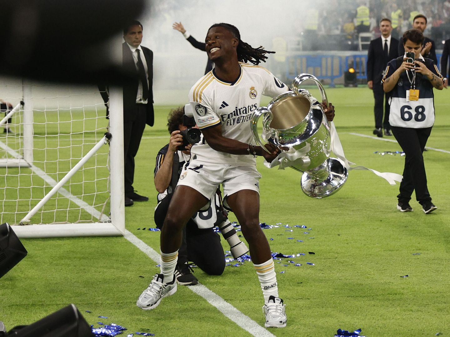 Camavinga levanta la Champions, algunas de las imágenes con más retorno para sus patrocinadores. (Reuters/John Blade)