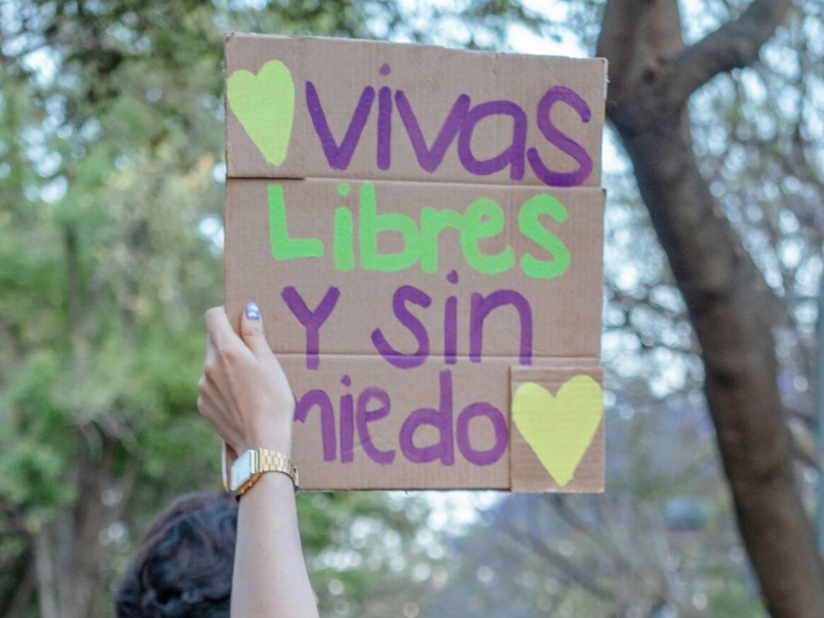 Foto: Reinvidica este 8 de marzo con frases para tus amigas y familiares. (Pexels/Viridiana Rivera)