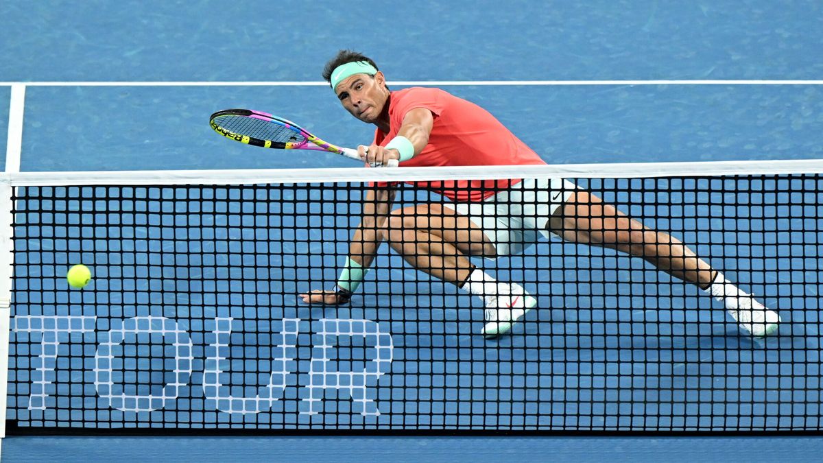 Rafa Nadal regresa con sonrisa y derrota al tenis: cae en dobles con Marc López (6-4 y 6-4)