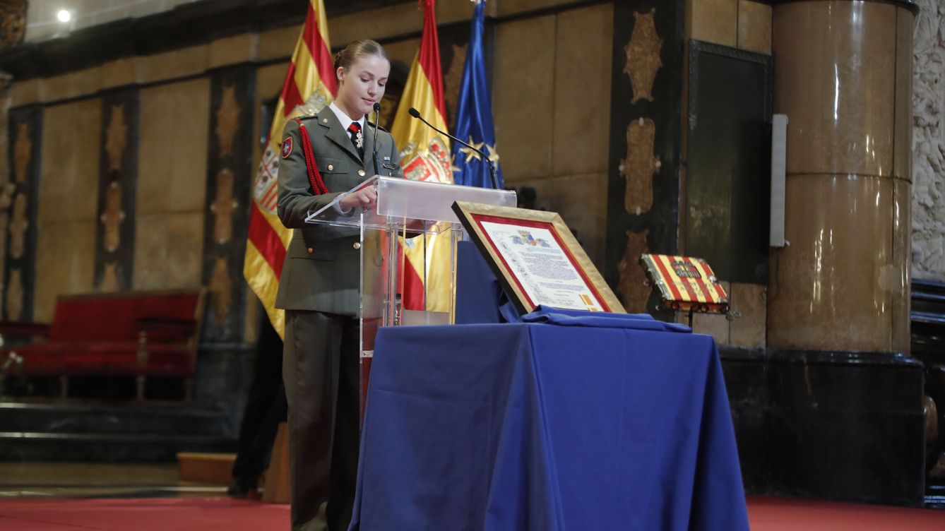 Foto: La princesa de Asturias, Leonor de Borbón, pronuncia unas palabras durante uno de los homenajes que recibió por parte de las principales instituciones aragonesas y de Zaragoza. (EFE)