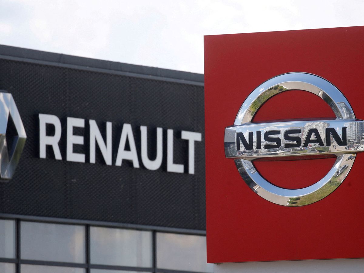 Foto: Logo de Renault junto al de Nissan. (Reuters/Valentyn Ogirenko)