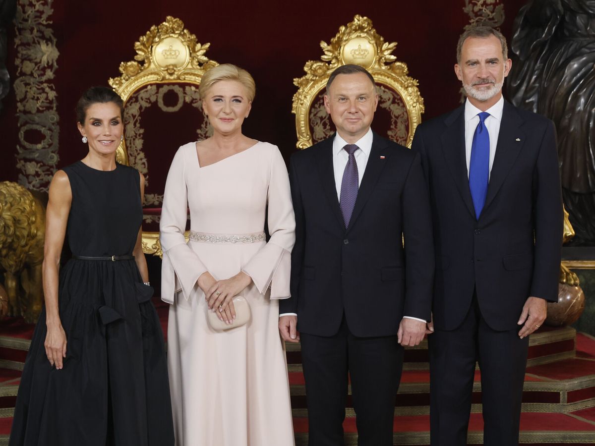 Foto: Los Reyes, junto al presidente polaco y su mujer. (EFE/Juanjo Martín)