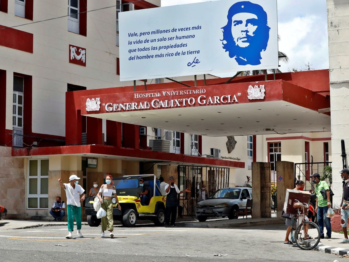 Foto: Los hospitales cubanos están desbordados por la pandemia (EFE/Ernesto Mastrascusa)