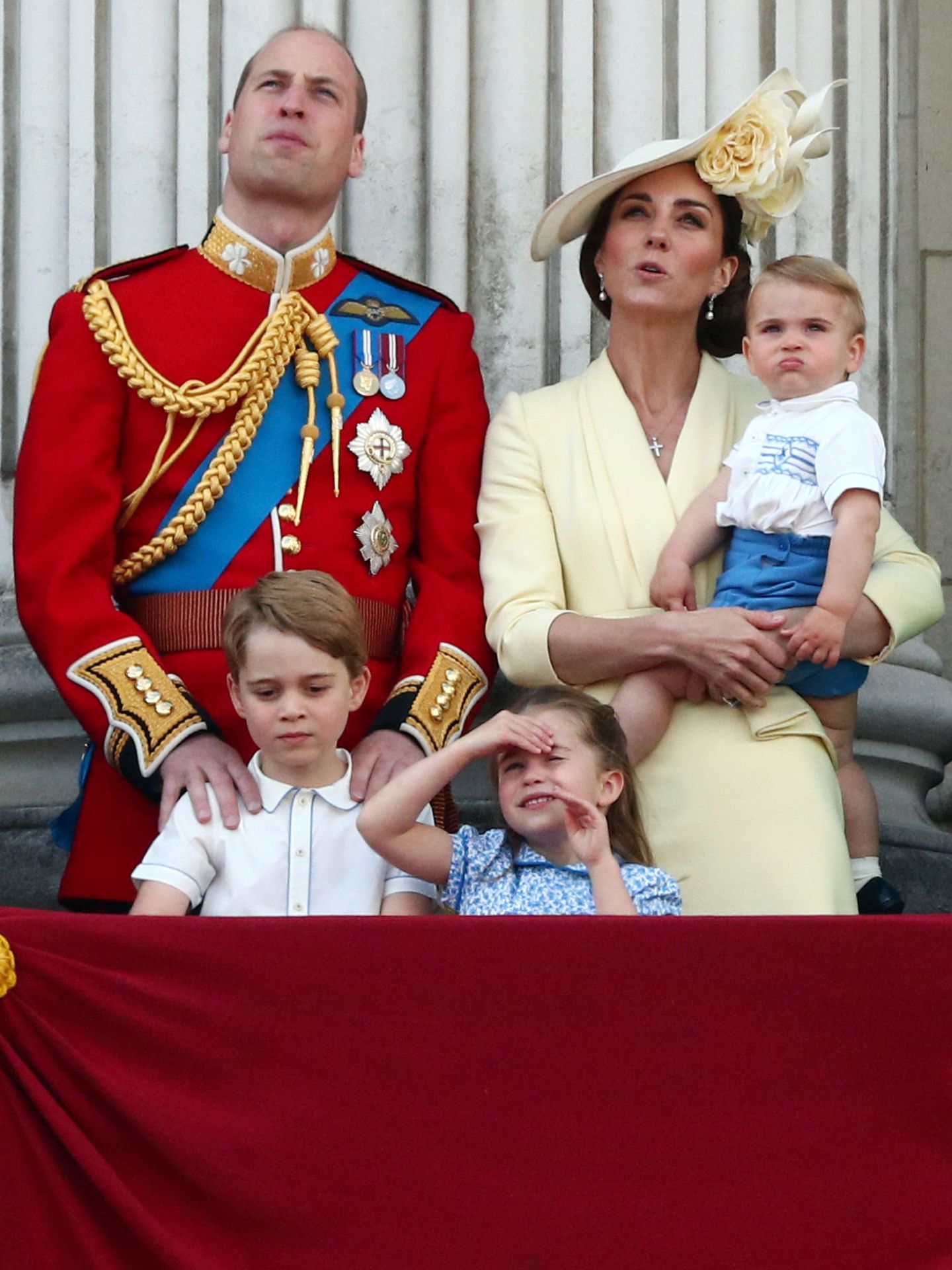 Los duques de Cambridge, junto a sus hijos. (Reuters)