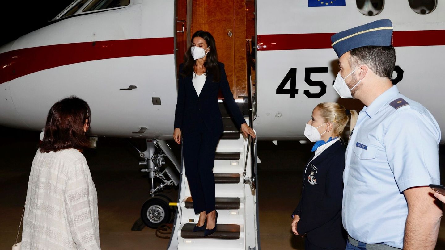 La reina Letizia, a su llegada este domingo al aeropuerto internacional Blaise Diagne de Dakar. (EFE/Francisco Gómez/Casa Real)
