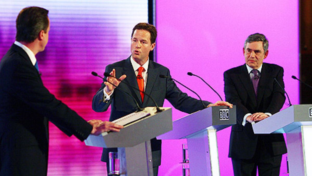 Gordon Brown, KO en el tercer debate: Cameron saca partido de la crisis y sube en las encuestas