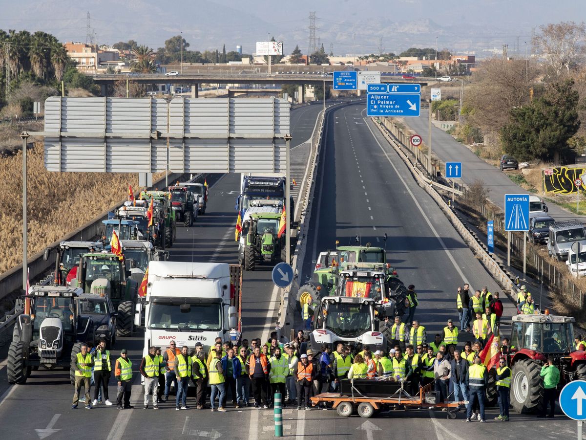 Foto: ¿Hasta cuándo durará la huelga de agricultores en España? Este es el calendario de protestas (EFE/Marcial Guillén)