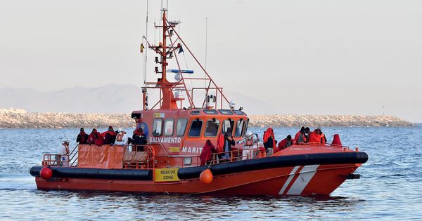 Foto: Servicio de rescate de Salvamento Marítimo en mar de Alborán (Efe)