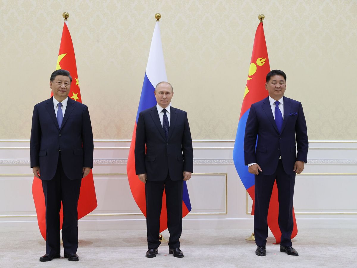 Foto: El presidente chino, Xi Jinping, el presidente ruso, Vladímir Putin, y el presidente mongol, Ukhnaa Khurelsukh. (EFE/EPA/Sputnik/Alexandr Demyanchuk)