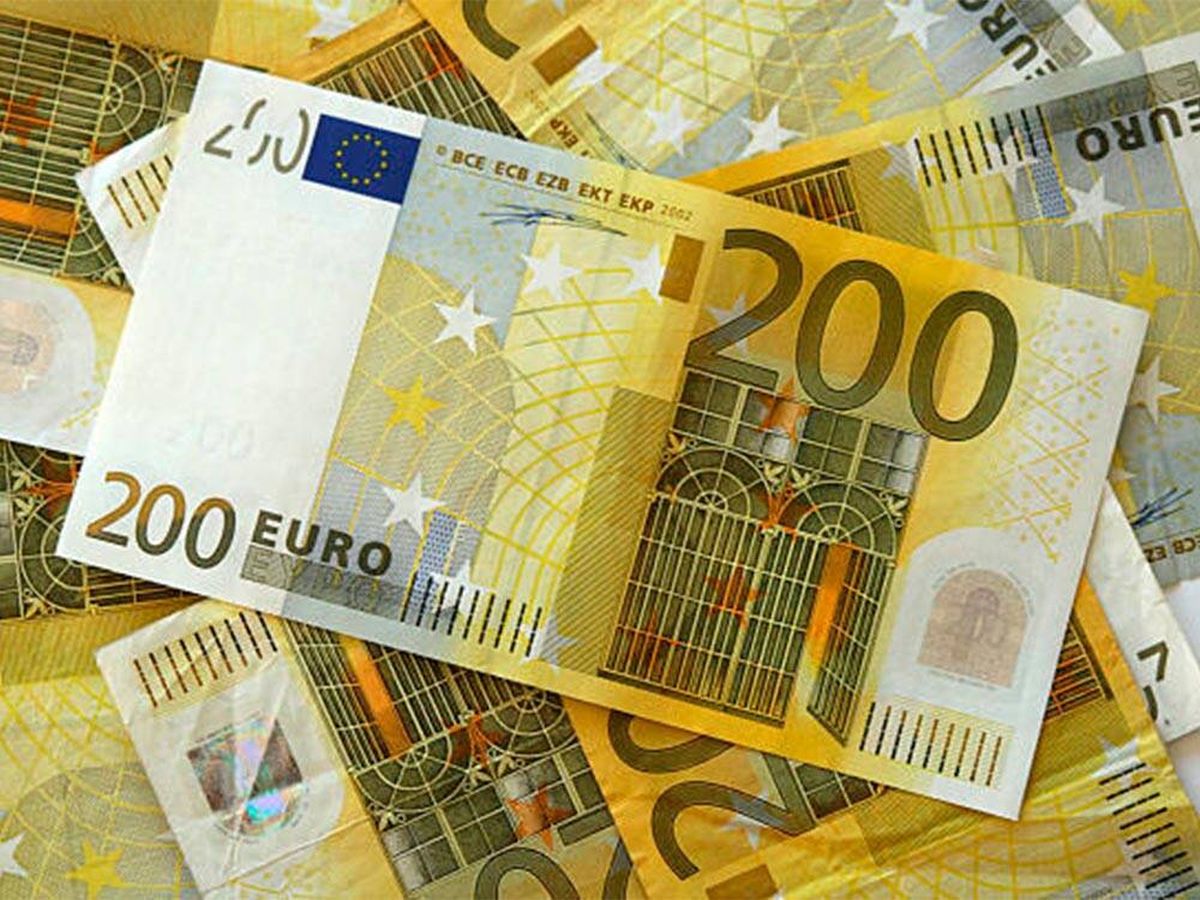 Foto: ¿Hay que declarar la ayuda de 200 euros del Gobierno? Así se tributa el cheque a ojos de Hacienda (iStock)