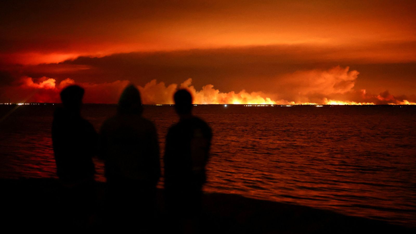 Tres grandes incendios siguen activos en Francia, que pide apoyo aéreo de la UE