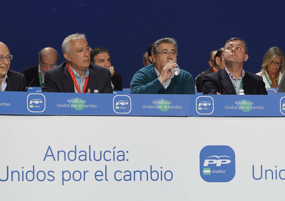 Foto: Cristobal Montoro; Javier Arenas; Juan Ignacio Zoido; Jose Luis Sanz y Fátima Bañez. (Efe)