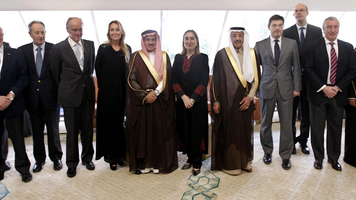 Arabia Saudí se entrampa con el crudo y compromete a las empresas españolas