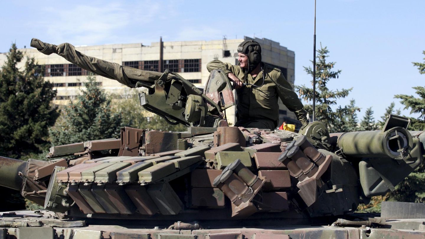 Un prorruso en un tanque en 2014. (Reuters)