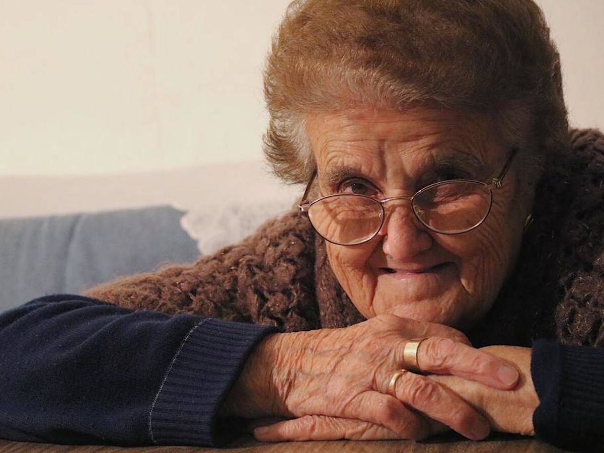 Foto: Rosario, a sus 88 años, ha saltado del Instagram de su nieto a la televisión. (Foto: Gonzalo Mirón)
