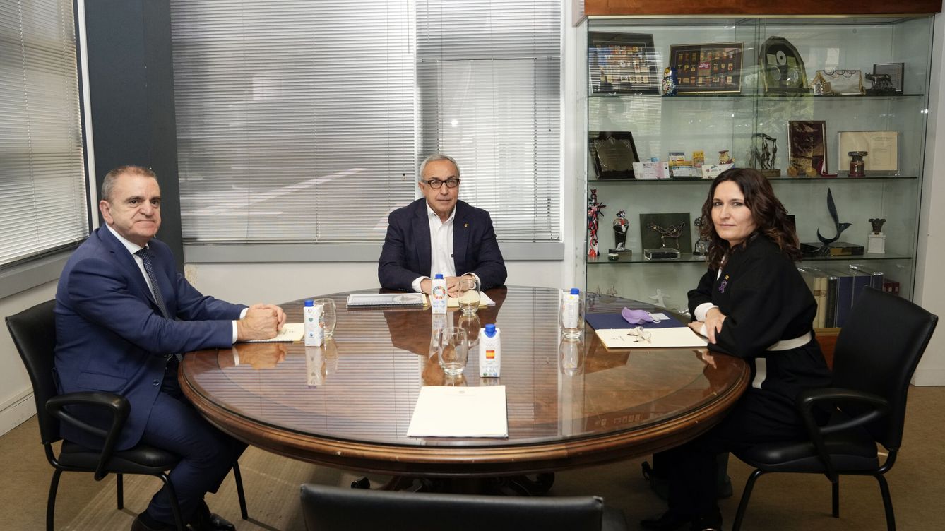 Foto: Los responsables del CSD (José Manuel Franco), COE (Alejandro Blanco) y la Generalitat (Laura Vilagrá), con la silla de Aragón vacía. (EFE)