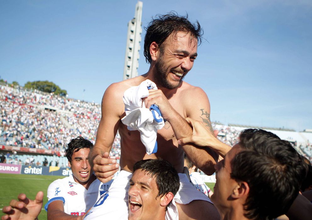 Foto: El 'Chino' celebra la obtención del título del Apertura de 2011 con Nacional (EFE).