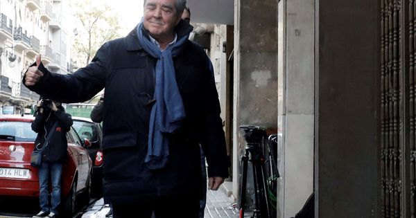 Foto: El cuñado de Barberá, cuando fue detenido por agentes de la UCO en Valencia. (EFE)