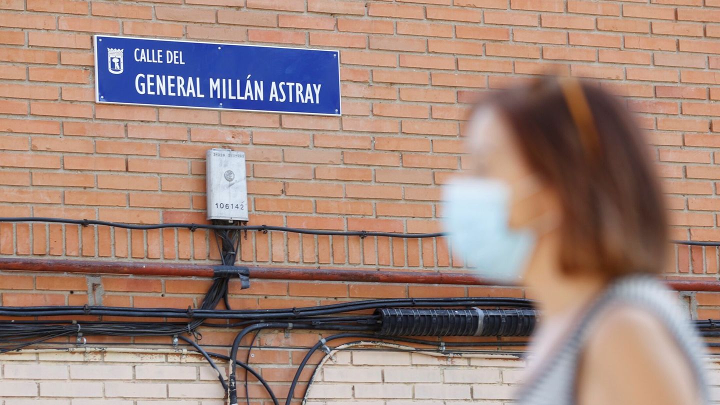 La placa de la calle General Millán Astray. (EFE/Juan Carlos Hidalgo)