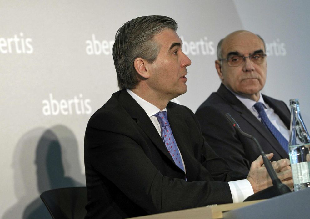 Foto: El presidente de Abertis, Salvador Alemany (d), y el consejero delegado, Francisco Reynés (i)