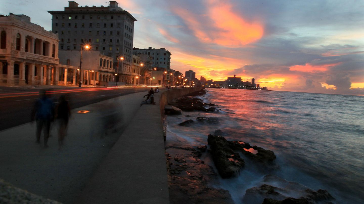 El Malecón de La Habana. Apenas 180 kilómetros separan la isla de Florida. (Reuters)