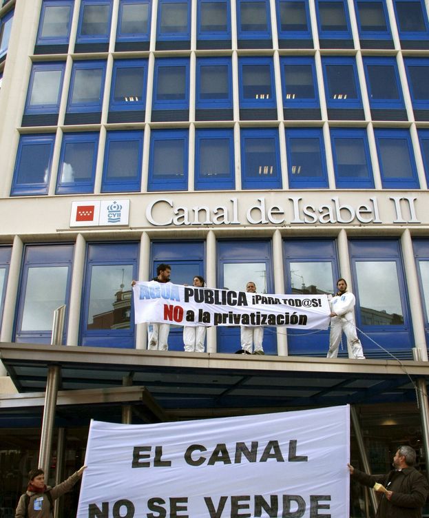 Foto: Concentración en contra de la privatización del Canal de Isabel II.