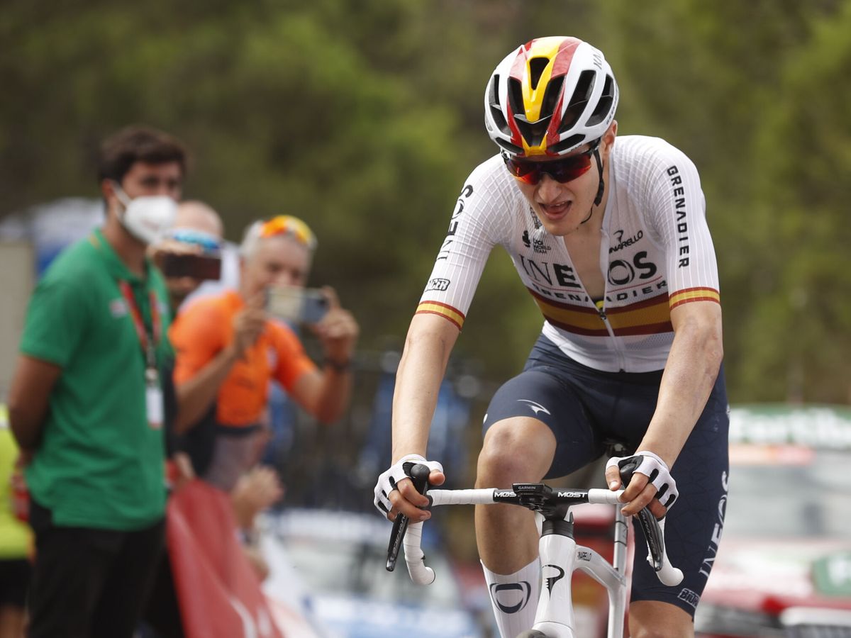 Foto: Carlos Rodríguez, en una etapa de la Vuelta del año pasado. (EFE/Javier Lizón)