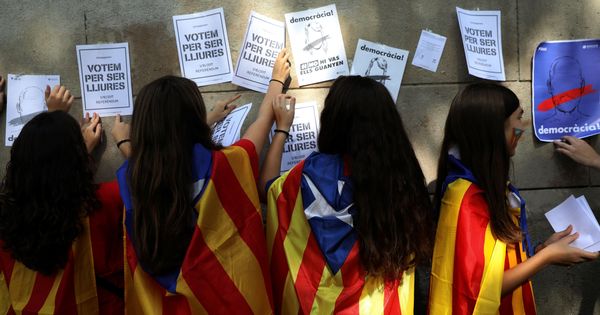 Foto: Cataluña pone en marcha su campaña de 'Escuelas abiertas' para la consulta del 1-O. (Reuters)