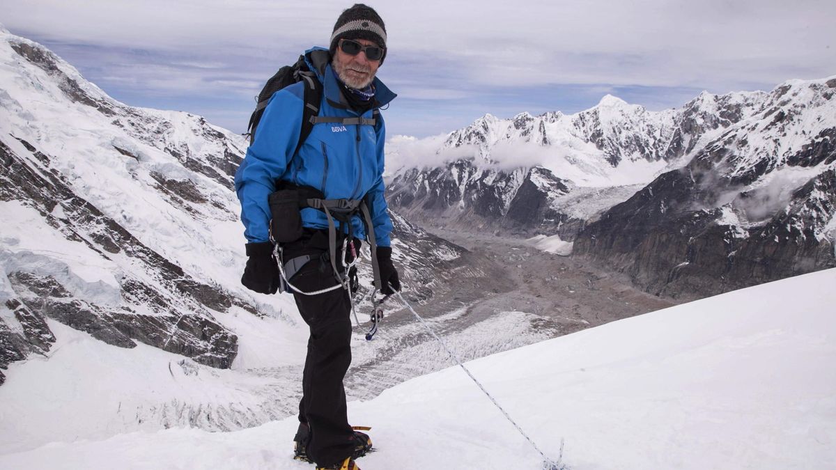 Carlos Soria se convierte en la persona de más edad en ascender el tercer pico mundial