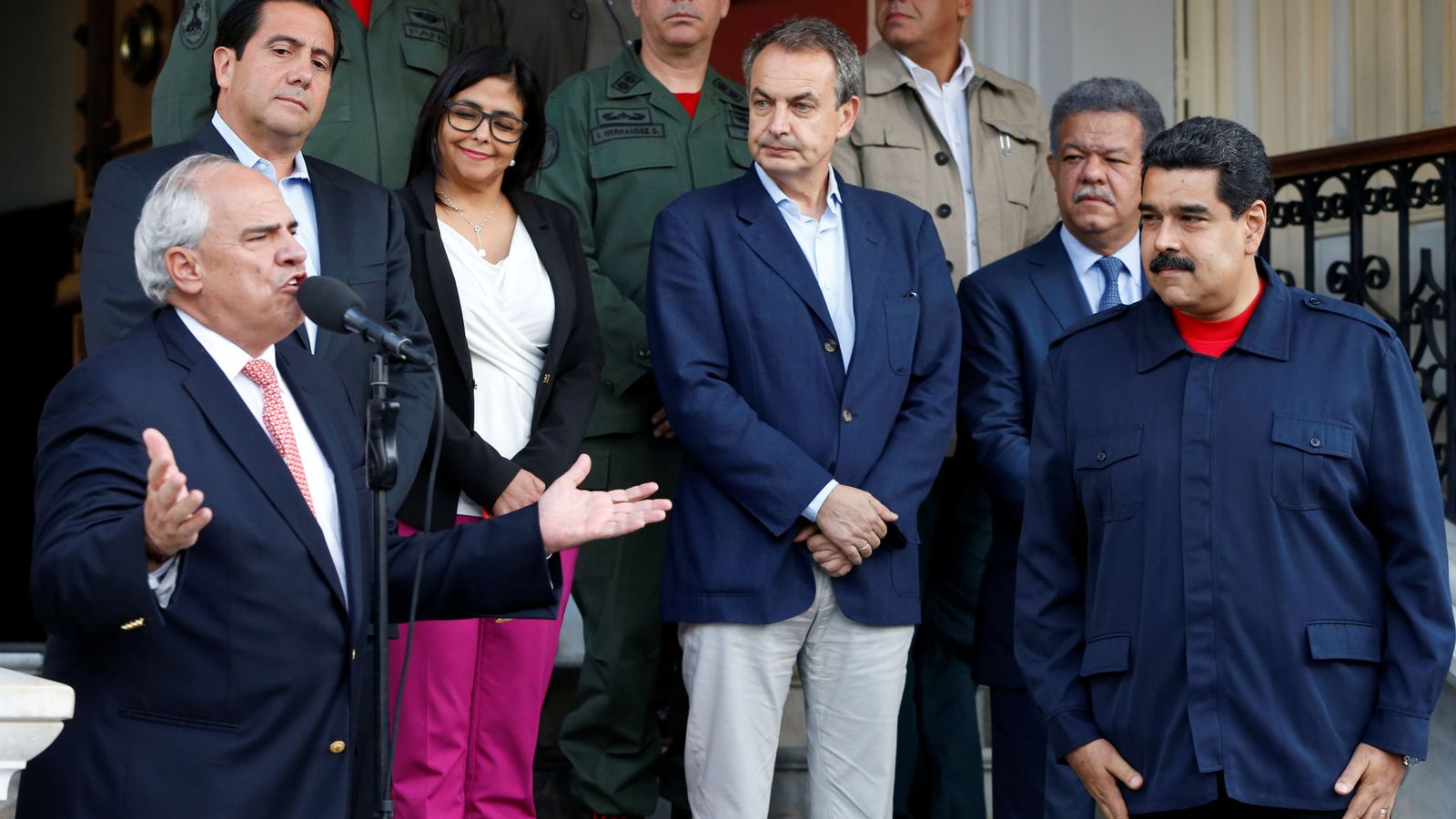 Foto: Zapatero junto al presidente Nicolás Maduro y el secretario general de UNASUR, Ernesto Samper, en Caracas (Reuters). 