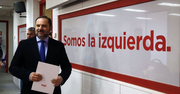 Foto: José Luis Ábalos, secretario de Organización del PSOE, este 27 de diciembre antes de su rueda de prensa en Ferraz. (EFE)