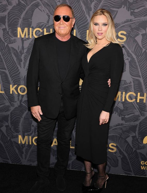 Michael Kors y Scarlett Johansson. (Getty Images)