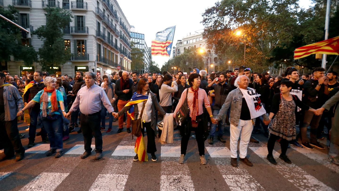 Manifestantes independentistas catalanes, durante la marcha de Barcelona. (EFE)