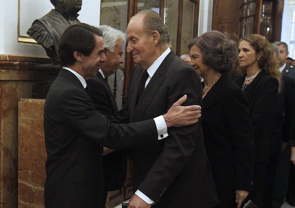 Foto: El expresidente José María Aznar y el Rey don Juan Carlos (Efe)