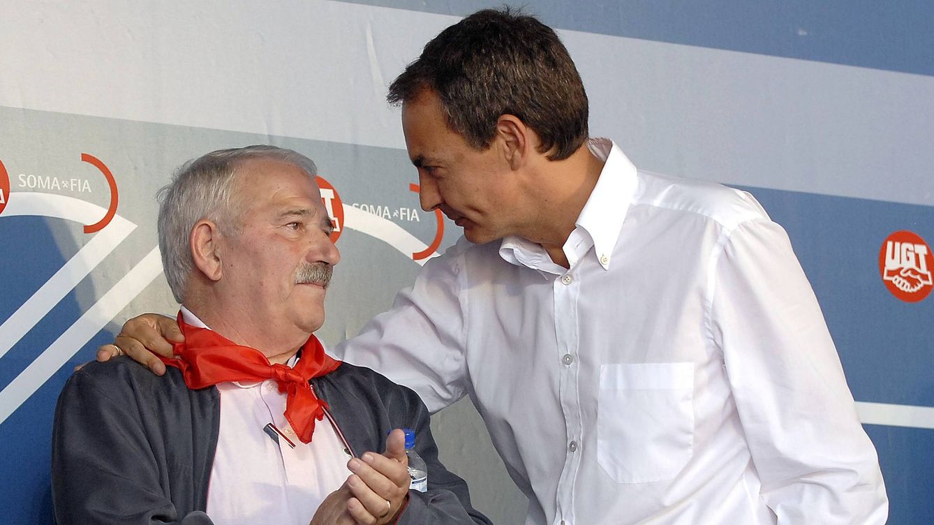 Foto: Fernández Villa y Rodríguez Zapatero en 2009, ambos en su apogeo: uno secretario general del SOMA-UGT y el otro presidente del Gobierno de España. (EFE/J. Casares)