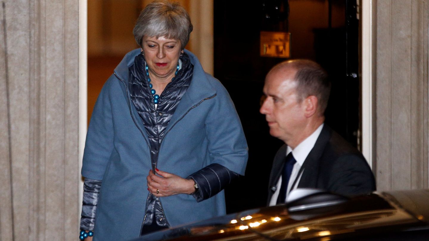 La 'premier' Theresa May sale de Downing Street, en Londres. (Reuters)