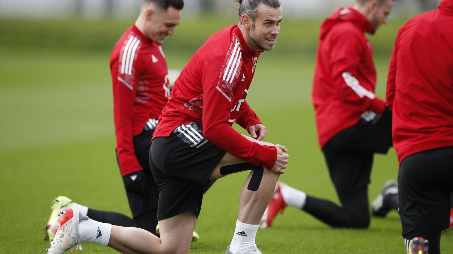 Gareth Bale en un entrenamiento con Gales