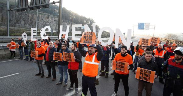 Foto: Manifestación trabajadores Alcoa (Efe)