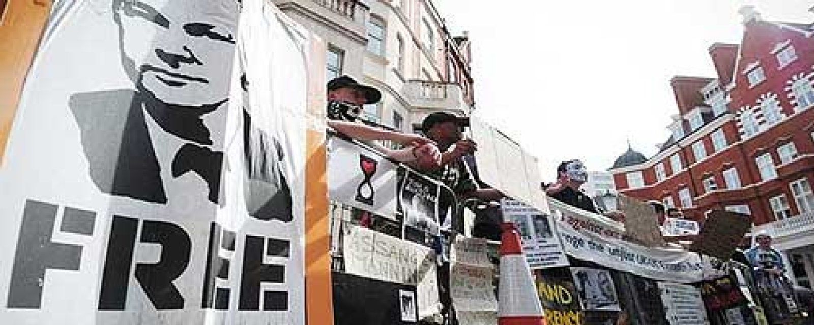 Foto: Anonymous ataca webs del Gobierno británico para apoyar a Assange