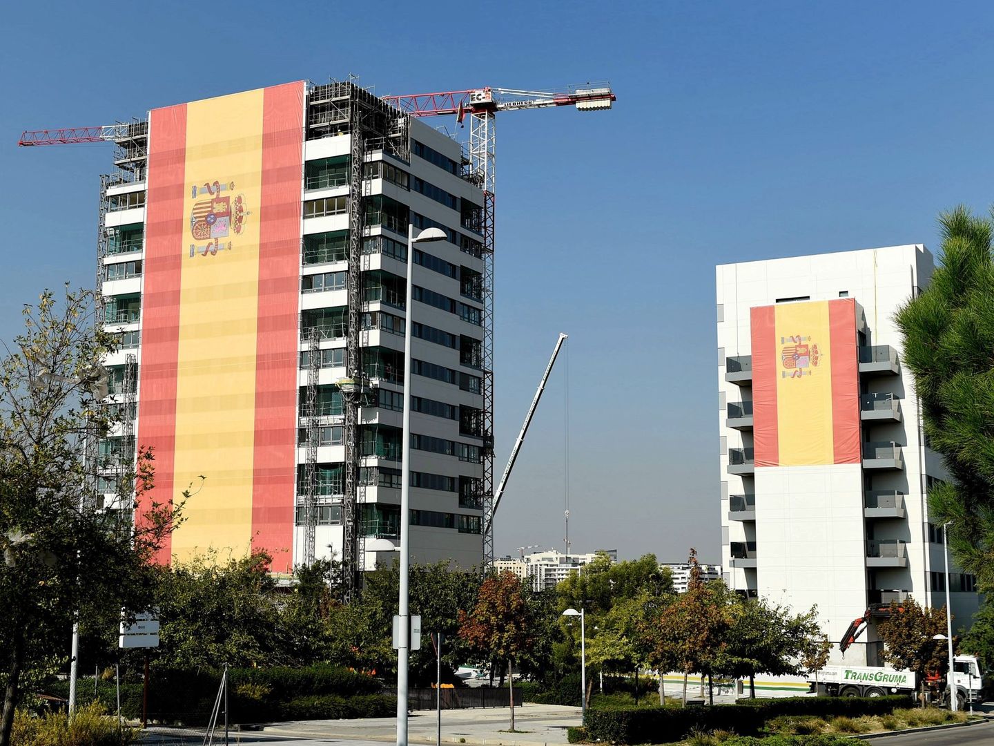 Bandera de España en Valdebebas. (EFE)